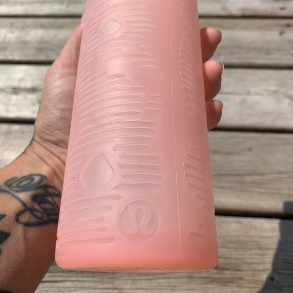 Lululemon Frosted Peach Pink 24oz Water Bottle with Handle - Picture 7 of 9